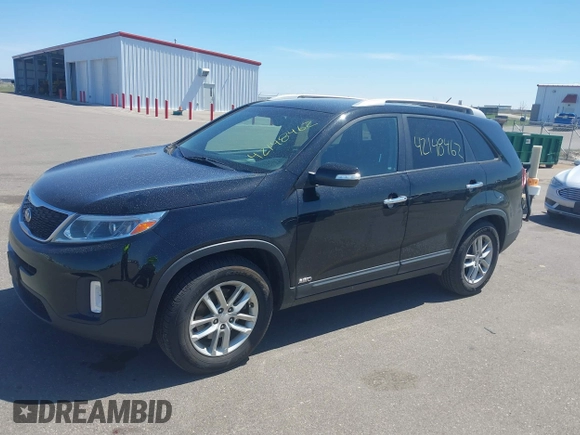 2015 Kia Sorento LX with VIN 5XYKTCA62FG562425, listed as a IAAI auction lot 42148462 with 158,170 mi miles. Bid and sale history available at carsss.com. Image 17.