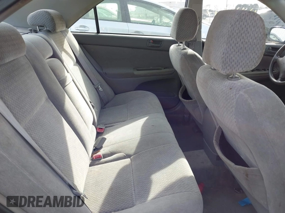 2004 Toyota Camry LE z VIN 4T1BE32K14U282508, wystawiony jako IAAI lot #41445997 z przebiegiem 205 826 mil mil oraz . Historia ofert i sprzedaży dostępna na DreamBid. Obrazek 8.