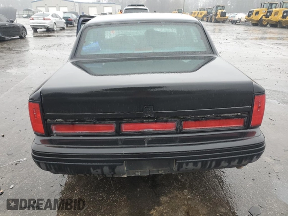 1997 Lincoln Town Car Executive z VIN 1LNLM81W7VY720905, wystawiony jako Copart lot #85910534 z przebiegiem Nie podano mil oraz Szkoda całkowita • Salvage title. Historia ofert i sprzedaży dostępna na DreamBid. Obrazek 6.