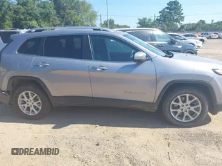 2018 Jeep Cherokee Latitude with VIN 1C4PJLCX1JD531305, listed as a IAAI auction lot 39712464 with 109,804 mi miles. Bid and sale history available at carsss.com. Image 13.