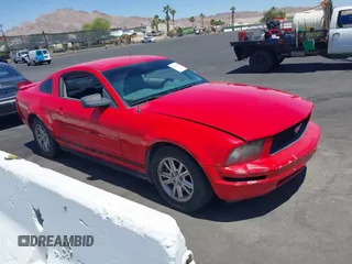 2007 Ford Mustang Deluxe z VIN 1ZVFT80N775352384, wystawiony jako IAAI lot #42345127 z przebiegiem 232 126 mil mil oraz . Historia ofert i sprzedaży dostępna na DreamBid. Obrazek 1.