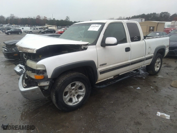 2000 Chevrolet Silverado 1500 LS with VIN 1GCEK19T4YE390960, listed as a IAAI auction lot 41043965 with 277,625 mi miles. Bid and sale history available at carsss.com. Image 2.