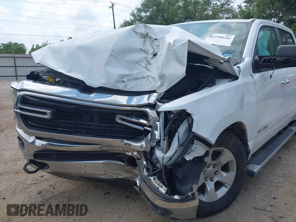 2020 Ram 1500 Big Horn с VIN 1C6SRFFT9LN321942, выставлен на аукционе IAAI как лот 42290626 с пробегом Не указан миль и . История ставок и продаж доступна на DreamBid. Изображение 6.