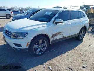 2019 Volkswagen Tiguan SEL Premium with VIN 3VV4B7AX0KM007788, listed as a IAAI auction lot 41227707 with 67,859 mi miles. Bid and sale history available at carsss.com. Image 17.