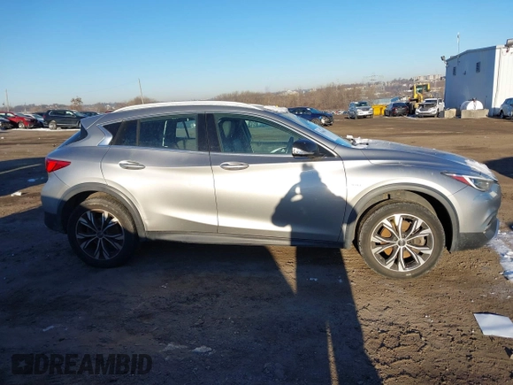 2018 Infiniti QX30 Premium z VIN SJKCH5CR1JA048452, wystawiony jako IAAI lot #41366688 z przebiegiem 109 456 mil mil oraz . Historia ofert i sprzedaży dostępna na DreamBid. Obrazek 12.