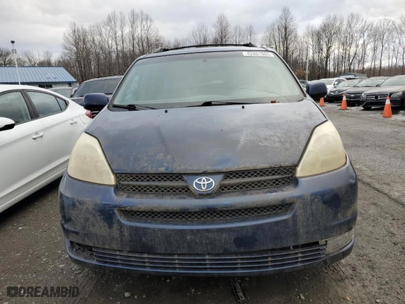 2004 Toyota Sienna XLE with VIN 5TDBA22C14S010077, listed as a Copart auction lot 42851905 with 246,082 mi miles and Clean Title. Bid and sale history available at carsss.com. Image 5.