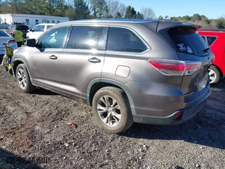 2014 Toyota Highlander XLE with VIN 5TDKKRFH2ES021473, listed as a IAAI auction lot 41809149 with 220,867 mi miles. Bid and sale history available at carsss.com. Image 3.