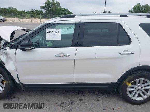 2014 Ford Explorer XLT z VIN 1FM5K7D87EGC46837, wystawiony jako IAAI lot #41951861 z przebiegiem Nie podano mil oraz . Historia ofert i sprzedaży dostępna na DreamBid. Obrazek 14.