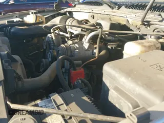 2007 Chevrolet Silverado 1500 Work Truck z VIN 3GCEK14X57G243158, wystawiony jako IAAI lot #43358161 z przebiegiem 143 768 mil mil oraz . Historia ofert i sprzedaży dostępna na DreamBid. Obrazek 19.