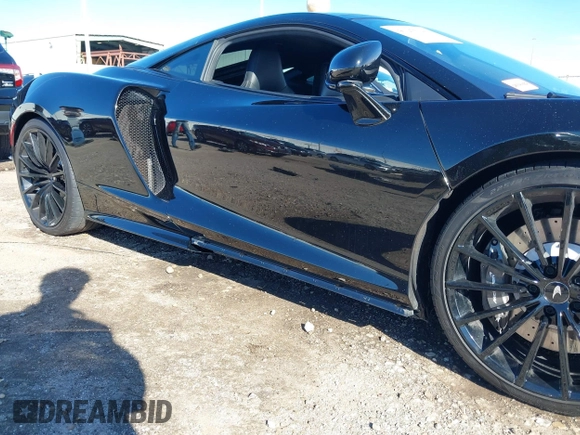 2020 McLaren GT with VIN SBM22GCA1LW000498, listed as a IAAI auction lot 41265247 with 18,465 mi miles. Bid and sale history available at carsss.com. Image 18.