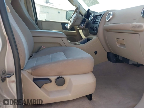 2005 Ford Expedition Special Service with VIN 1FMPU15595LA67565, listed as a IAAI auction lot 41723035 with 106,512 mi miles. Bid and sale history available at carsss.com. Image 5.