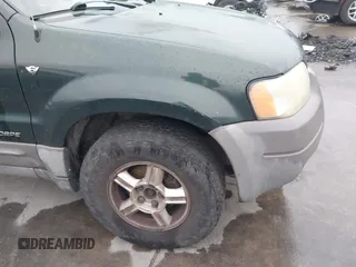 2001 Ford Escape XLT with VIN 1FMCU03101KC25039, listed as a IAAI auction lot 41900122 with 218,126 mi miles. Bid and sale history available at carsss.com. Image 13.