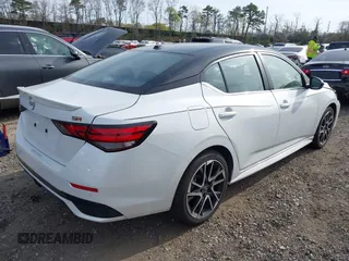 2024 Nissan Sentra SR z VIN 3N1AB8DV9RY354172, wystawiony jako IAAI lot #42106887 z przebiegiem 2 786 mil mil oraz . Historia ofert i sprzedaży dostępna na DreamBid. Obrazek 4.