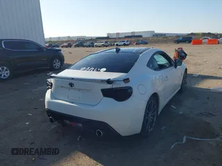 2017 Toyota 86 z VIN JF1ZNAA1XH8707535, wystawiony jako IAAI lot #41969546 z przebiegiem 85 468 mil mil oraz . Historia ofert i sprzedaży dostępna na DreamBid. Obrazek 4.