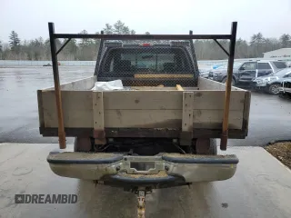 2006 Ford F-250 XL z VIN 1FTSX21556EB20172, wystawiony jako Copart lot #49632155 z przebiegiem 76 512 mil mil oraz Szkoda całkowita • Salvage title. Historia ofert i sprzedaży dostępna na DreamBid. Obrazek 6.