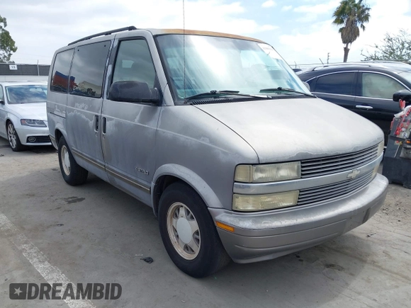 1995 Chevrolet Astro with VIN 1GNDM19W2SB240300, listed as a IAAI auction lot 41885699 with 180,150 mi miles. Bid and sale history available at carsss.com. Image 1.