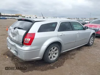 2008 Dodge Magnum SXT with VIN 2D4FV37V48H225739, listed as a IAAI auction lot 42078883 with Not Provided miles and . Bid and sale history available at carsss.com. Image 4.