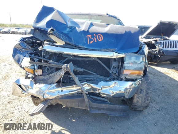 2017 Chevrolet Silverado 1500 LT with VIN 1GCRCREH3HZ340929, listed as a Copart auction lot 75834794 with 112,525 mi miles and Salvage Title. Bid and sale history available at DreamBid. Image 5.