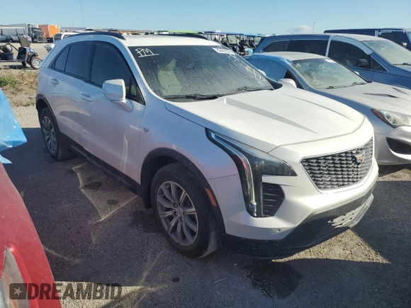 2022 Cadillac XT4 FWD Sport z VIN 1GYFZER44NF118862, wystawiony jako Copart lot #55231775 z przebiegiem 14 983 mil mil oraz Nie do naprawy • Non repairable. Historia ofert i sprzedaży dostępna na DreamBid. Obrazek 4.