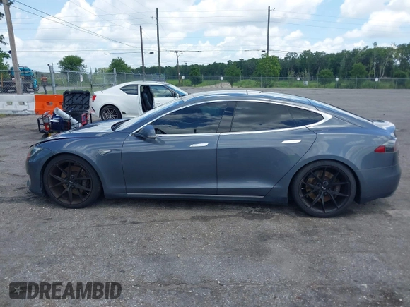 2013 Tesla Model S Performance с VIN 5YJSA1DP9DFP17832, выставлен на аукционе IAAI как лот 42444829 с пробегом 157 909 миль миль и . История ставок и продаж доступна на DreamBid. Изображение 13.