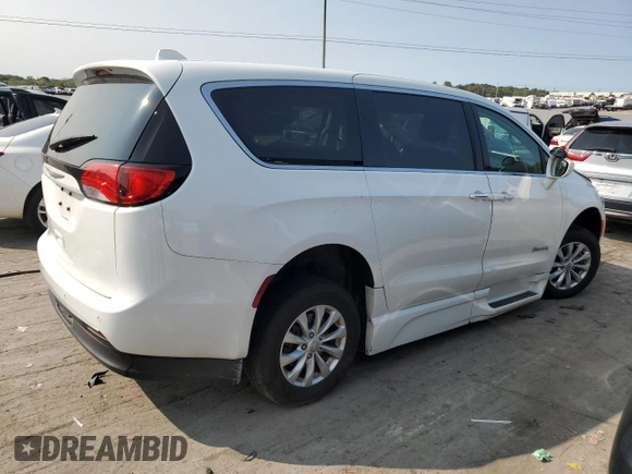 2018 Chrysler Pacifica Touring Plus z VIN 2C4RC1FG3JR100514, wystawiony jako Copart lot #71270634 z przebiegiem 62 517 mil mil oraz Szkoda całkowita • Salvage title. Historia ofert i sprzedaży dostępna na DreamBid. Obrazek 3.