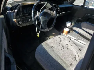 1989 Ford Bronco Custom with VIN 1FMEU15H1KLA71087, listed as a Copart auction lot 89330975 with 98,096 mi miles and Salvage Title. Bid and sale history available at carsss.com. Image 8.