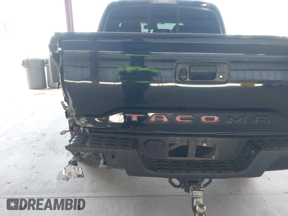 2016 Toyota Tacoma SR with VIN 5TFCZ5AN8GX020900, listed as a IAAI auction lot 41911329 with 133,931 mi miles. Bid and sale history available at carsss.com. Image 18.