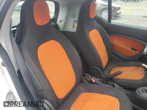 2016 Smart fortwo Passion with VIN WMEFJ5DA0GK060576, listed as a Copart auction lot 55641565 with 99,558 mi miles and Salvage title. Bid and sale history available at DreamBid. Image 10.