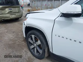 2018 Chevrolet Traverse LT z VIN 1GNEVHKW4JJ275817, wystawiony jako IAAI lot #42179473 z przebiegiem 81 595 mil mil oraz . Historia ofert i sprzedaży dostępna na DreamBid. Obrazek 20.