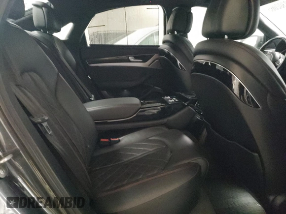2017 Audi S8 z VIN WUAJ5AFD3HN900060, wystawiony jako Copart lot #42302065 z przebiegiem 79 782 mil mil oraz Szkoda całkowita • Salvage title. Historia ofert i sprzedaży dostępna na DreamBid. Obrazek 10.