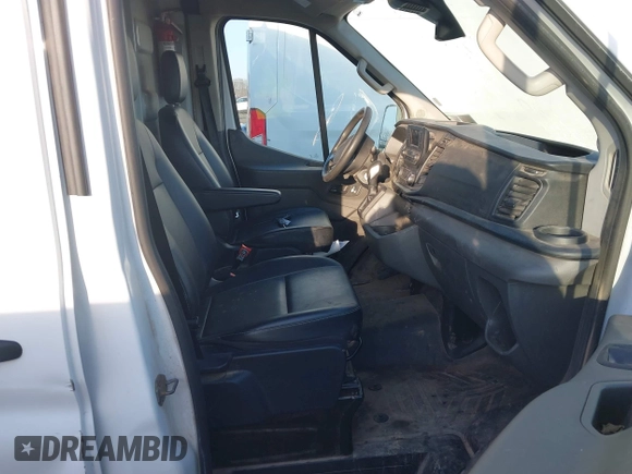 2022 Ford Transit Cargo z VIN 1FTBR3X8XNKA71066, wystawiony jako IAAI lot #41771120 z przebiegiem 87 702 mil mil oraz . Historia ofert i sprzedaży dostępna na DreamBid. Obrazek 5.