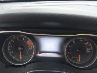2021 Jeep Cherokee Latitude Lux z VIN 1C4PJMMX4MD221786, wystawiony jako IAAI lot #42432825 z przebiegiem 54 297 mil mil oraz . Historia ofert i sprzedaży dostępna na DreamBid. Obrazek 7.