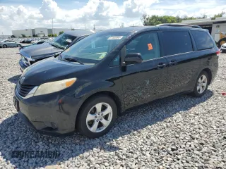 2011 Toyota Sienna LE AAS z VIN 5TDKK3DC0BS163384, wystawiony jako Copart lot #61463995 z przebiegiem 190 014 mil mil oraz Czysty tytuł • Clean title. Historia ofert i sprzedaży dostępna na DreamBid. Obrazek 1.