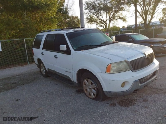 2004 Lincoln Navigator Luxury with VIN 5LMFU27RX4LJ34879, listed as a IAAI auction lot 42024945 with 154,667 mi miles. Bid and sale history available at carsss.com. Image 1.