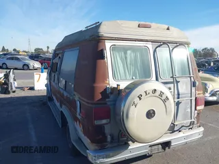1989 GMC Vandura z VIN 1GDEG25K1K7521984, wystawiony jako IAAI lot #41371811 z przebiegiem 43 502 mil mil oraz . Historia ofert i sprzedaży dostępna na DreamBid. Obrazek 3.