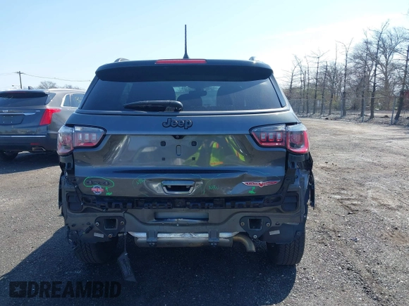 2018 Jeep Compass Trailhawk with VIN 3C4NJDDB5JT316326, listed as a IAAI auction lot 41940801 with 111,941 mi miles and . Bid and sale history available at carsss.com. Image 16.