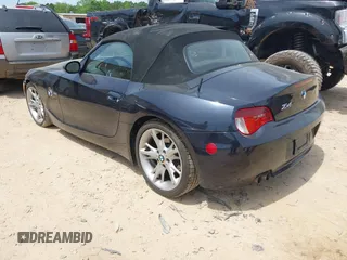 2008 BMW Z4 3.0i z VIN 4USBU33598LW75887, wystawiony jako IAAI lot #42168048 z przebiegiem 78 172 mil mil oraz . Historia ofert i sprzedaży dostępna na DreamBid. Obrazek 3.