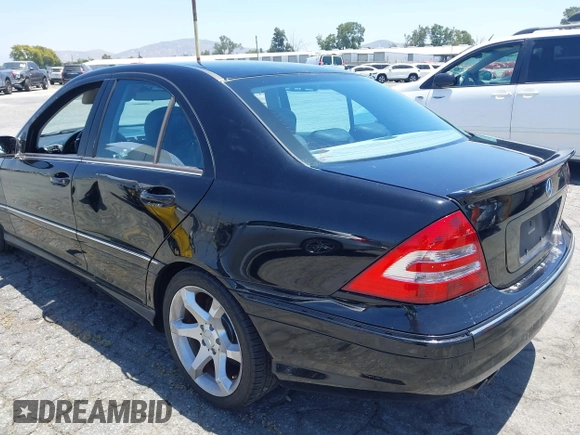 2007 Mercedes-Benz C 230 Sport z VIN WDBRF52HX7F888302, wystawiony jako IAAI lot #42539712 z przebiegiem 151 263 mil mil oraz . Historia ofert i sprzedaży dostępna na DreamBid. Obrazek 14.