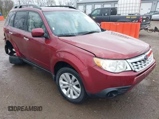 2013 Subaru Forester 2.5X Premium with VIN JF2SHADC9DH433403, listed as a IAAI auction lot 41921603 with 164,417 mi miles. Bid and sale history available at carsss.com. Image 1.