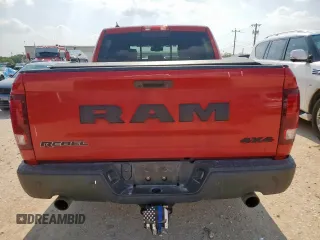 2016 Ram 1500 Rebel z VIN 1C6RR7YT5GS363811, wystawiony jako Copart lot #56161525 z przebiegiem 136 611 mil mil oraz Szkoda całkowita • Salvage title. Historia ofert i sprzedaży dostępna na DreamBid. Obrazek 6.