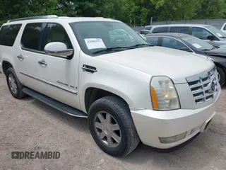 2007 Cadillac Escalade ESV z VIN 1GYFK66817R292648, wystawiony jako IAAI lot #42501972 z przebiegiem 227 580 mil mil oraz . Historia ofert i sprzedaży dostępna na DreamBid. Obrazek 1.