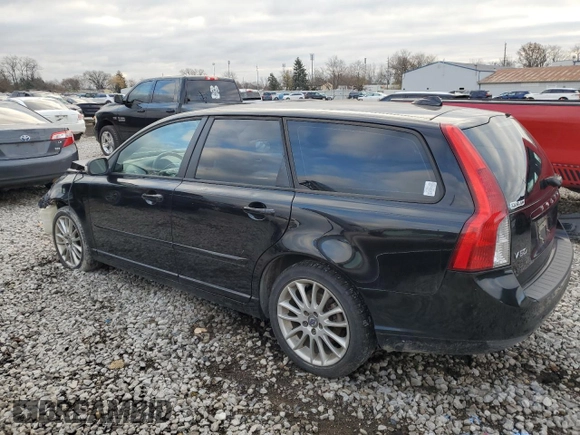 2010 Volvo V50 with VIN YV1382MW9A2563063, listed as a Copart auction lot 82183694 with 181,464 mi miles and Salvage Title. Bid and sale history available at carsss.com. Image 2.