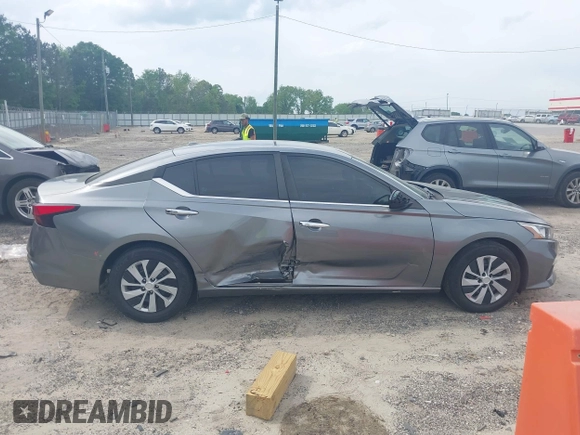 2020 Nissan Altima S z VIN 1N4BL4BV7LC217523, wystawiony jako IAAI lot #42166031 z przebiegiem 105 349 mil mil oraz . Historia ofert i sprzedaży dostępna na DreamBid. Obrazek 13.