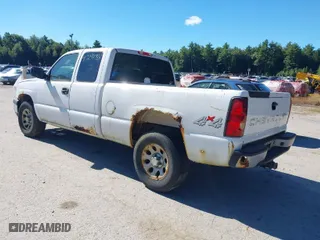 2006 Chevrolet Silverado 1500 LT1 with VIN 2GCEK19V161303709, listed as a IAAI auction lot 40294788 with 211,821 mi miles. Bid and sale history available at carsss.com. Image 3.