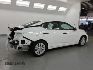 2024 Nissan Sentra S z VIN 3N1AB8BV7RY365951, wystawiony jako Copart lot #57902055 z przebiegiem 15 618 mil mil oraz Czysty tytuł • Clean title. Historia ofert i sprzedaży dostępna na DreamBid. Obrazek 3.