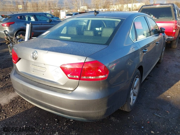 2013 Volkswagen Passat SE with VIN 1VWBP7A33DC025563, listed as a IAAI auction lot 41811324 with 238,800 mi miles. Bid and sale history available at carsss.com. Image 4.