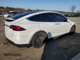 2018 Tesla Model X 75D with VIN 5YJXCDE28JF102270, listed as a Copart auction lot 46123135 with 110,540 mi miles and Clean Title. Bid and sale history available at carsss.com. Image 3.