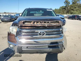 2017 Toyota Tundra Platinum z VIN 5TFAY5F17HX585415, wystawiony jako Copart lot #83656314 z przebiegiem 66 684 mil mil oraz Szkoda całkowita • Salvage title. Historia ofert i sprzedaży dostępna na DreamBid. Obrazek 5.
