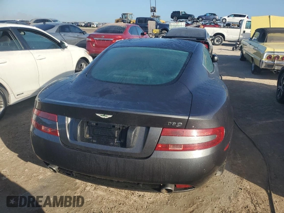 2005 Aston Martin DB9 z VIN SCFAD01A75GA02198, wystawiony jako Copart lot #75564554 z przebiegiem Nie podano mil oraz Nie do naprawy • Non repairable. Historia ofert i sprzedaży dostępna na DreamBid. Obrazek 6.