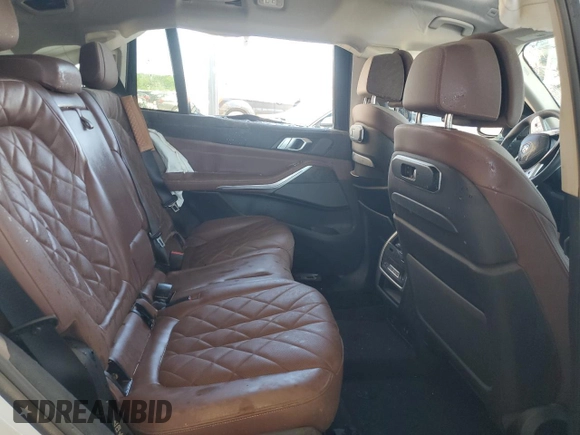 2024 BMW X7 xDrive40i z VIN 5UX23EM07R9U74509, wystawiony jako Copart lot #58172885 z przebiegiem Nie podano mil oraz Szkoda całkowita • Salvage title. Historia ofert i sprzedaży dostępna na DreamBid. Obrazek 11.